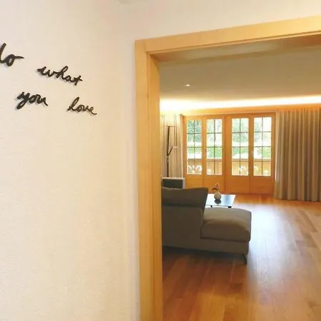 Saanen Sleeps 4 Wifi * Γκστάαντ